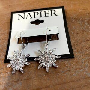 NAPIER SILVERTONE  PIERCED EARRINGS SNOW FLAKES NEW NEVER WORN